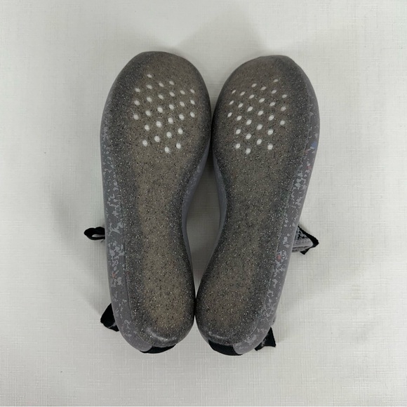 Athletic_Shoes